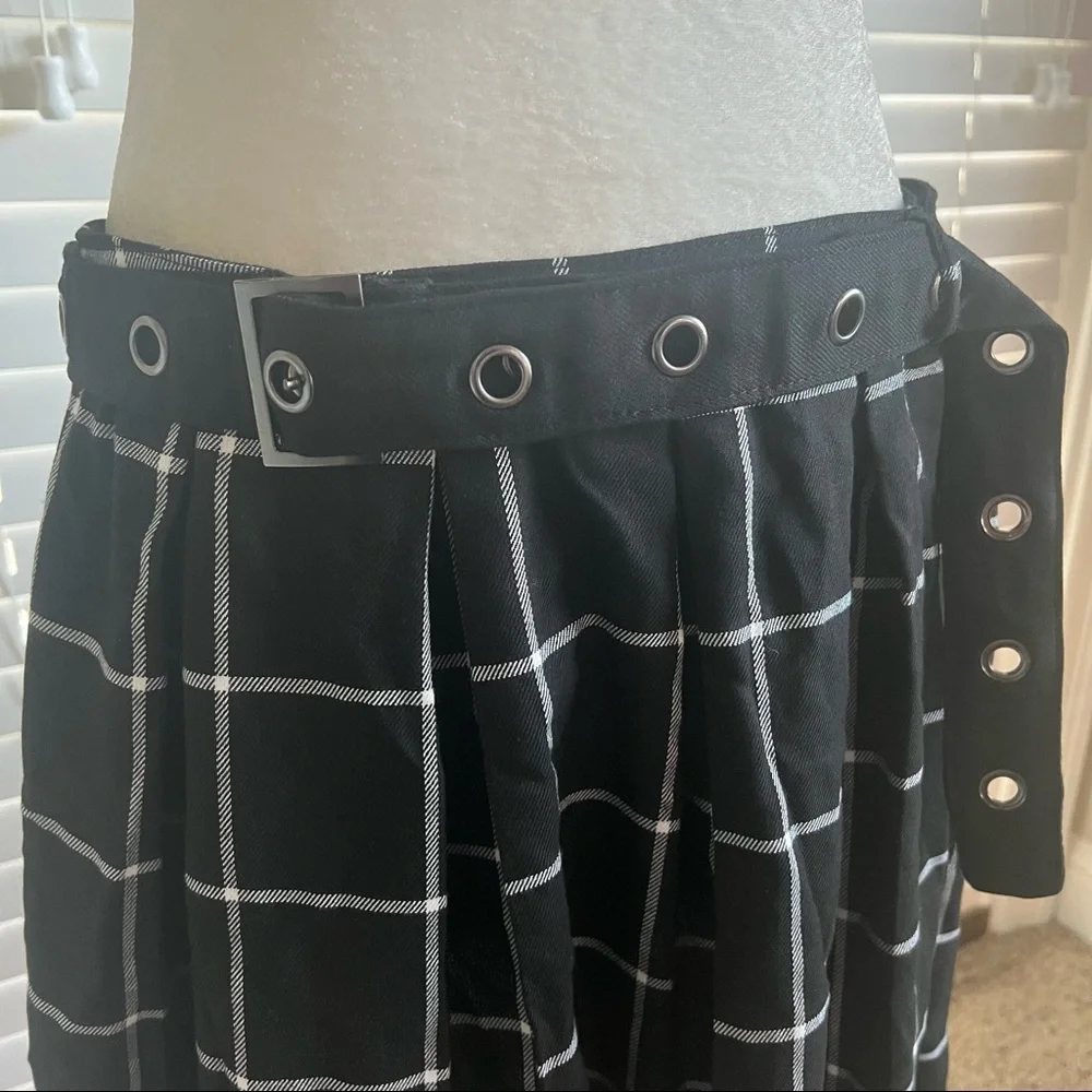 Hot Topic Sz Large Pleated Plaid Black White Skater School Skirt Belted Waist